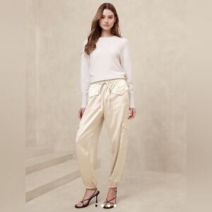 Banana Republic Satin Cargo Joggers – XS – Oyster Pearl – NWT